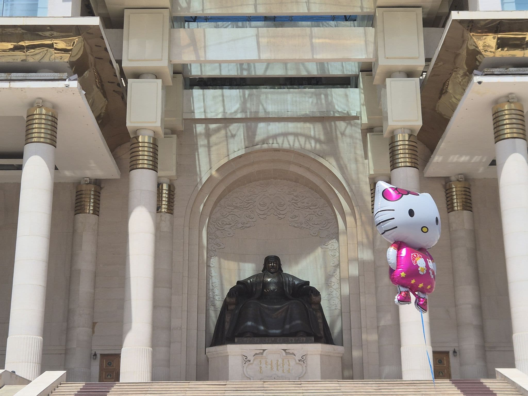 Chinggis Khaan Statue, Government Palace