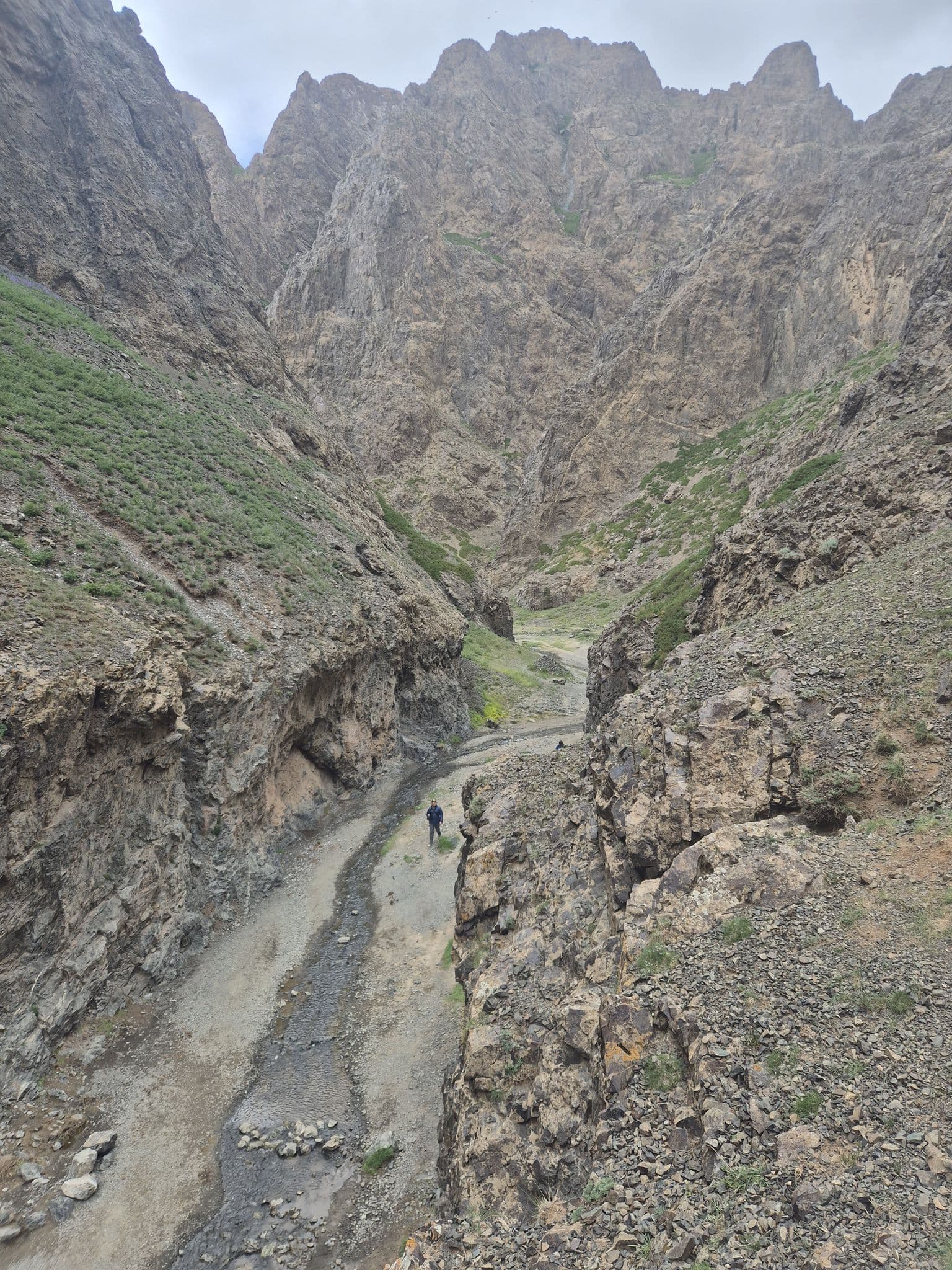 Yolyn Am canyon